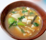 里芋とチンゲン菜の味噌汁